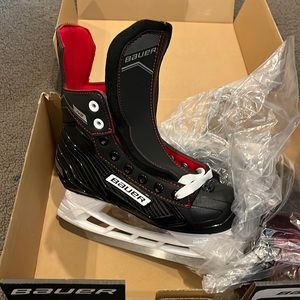 Bauer size 2 hockey skate